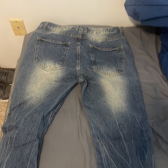 Ripped jeans - Picture 2 of 3